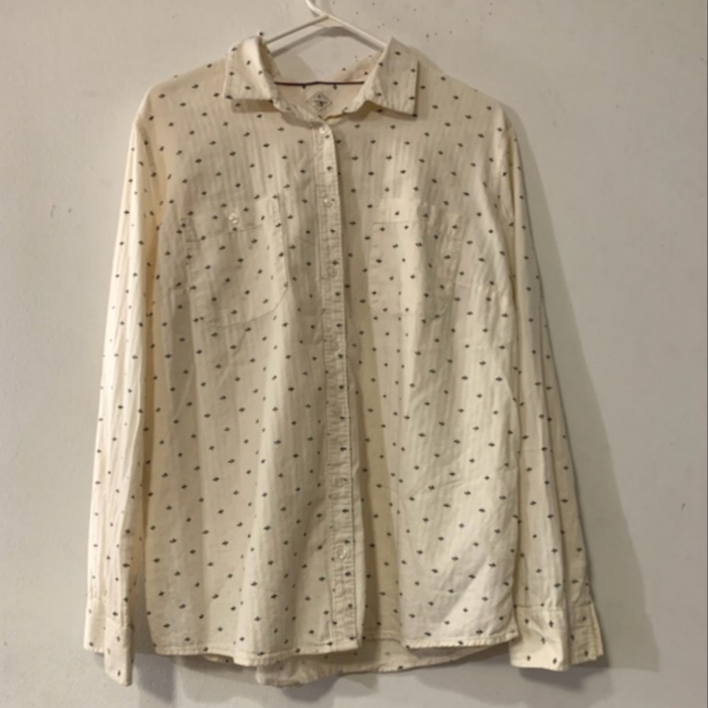 🌅‎ - St John's. Bay size XL Cream and Blue Button Down Top